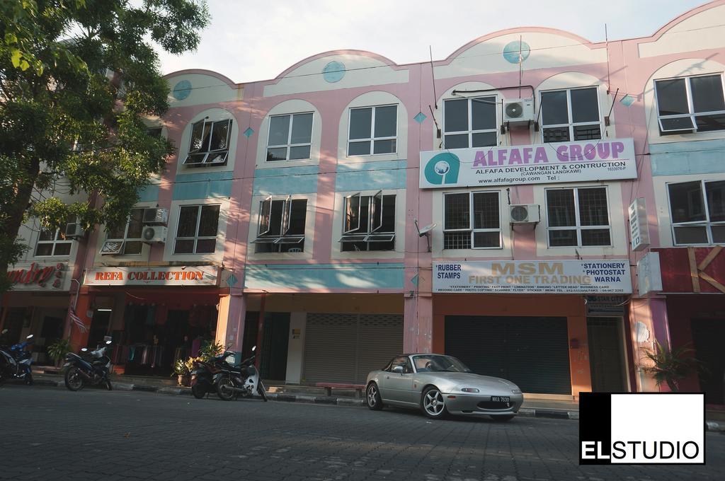 El Studio Hostel Langkawi Kuah Exteriör bild